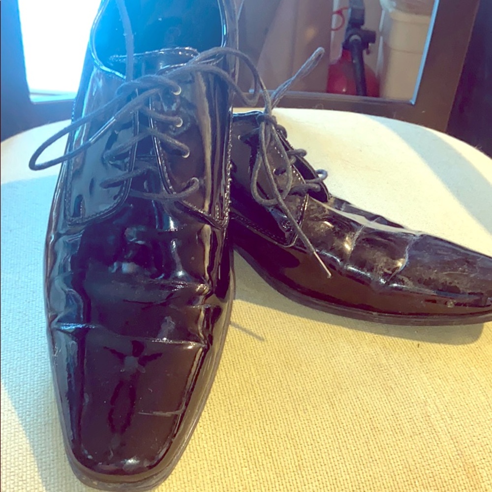 Calvin Klein size 9 dress shoe (worn once)